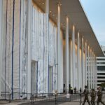 Beatty dient een noodverzoek in om te voorkomen dat de naam van Trump terugkeert naar het Kennedy Center