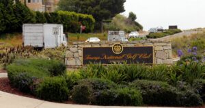 De autoriteiten arresteerden een man met munitie die blijkbaar de beveiliging in de gaten hield op de Trump-golfbaan in de buurt van LA