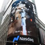 De inkomsten van SpaceX stijgen naarmate de ooit zo stijgende aandelenkoers terugkeert naar de aarde