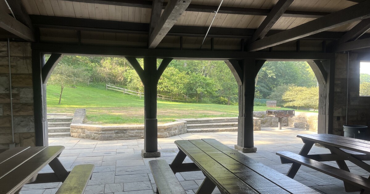 Gerestaureerd onderkomen uit de jaren dertig in het Riverview Park in Pittsburgh wint de staatsprijs voor natuurbehoud