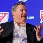 MLS noemde LAFC mede-eigenaar Larry Berg als volgende commissaris. Dit is wat u moet weten