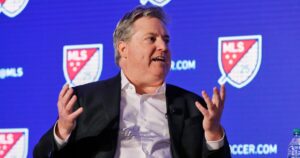 MLS noemde LAFC mede-eigenaar Larry Berg als volgende commissaris. Dit is wat u moet weten