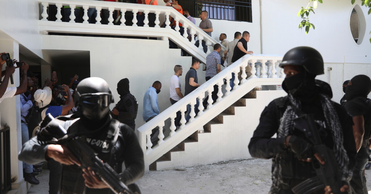 18 verdachten beschuldigd van de moord op de president van Haïti in 2021 en uitgeleverd aan de VS