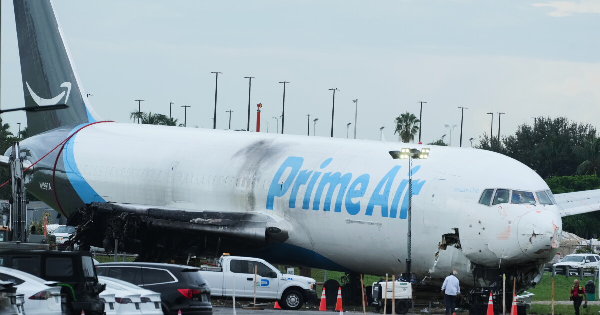 Amazon schort het gebruik op van 21 Air, een vrachtvervoerder waarvan het vliegtuig voor de landingsbaan van Miami vloog