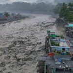 De aarzeling van Nepal om buitenlandse hulp te accepteren voor noodhulp bij overstromingen wordt onder de loep genomen