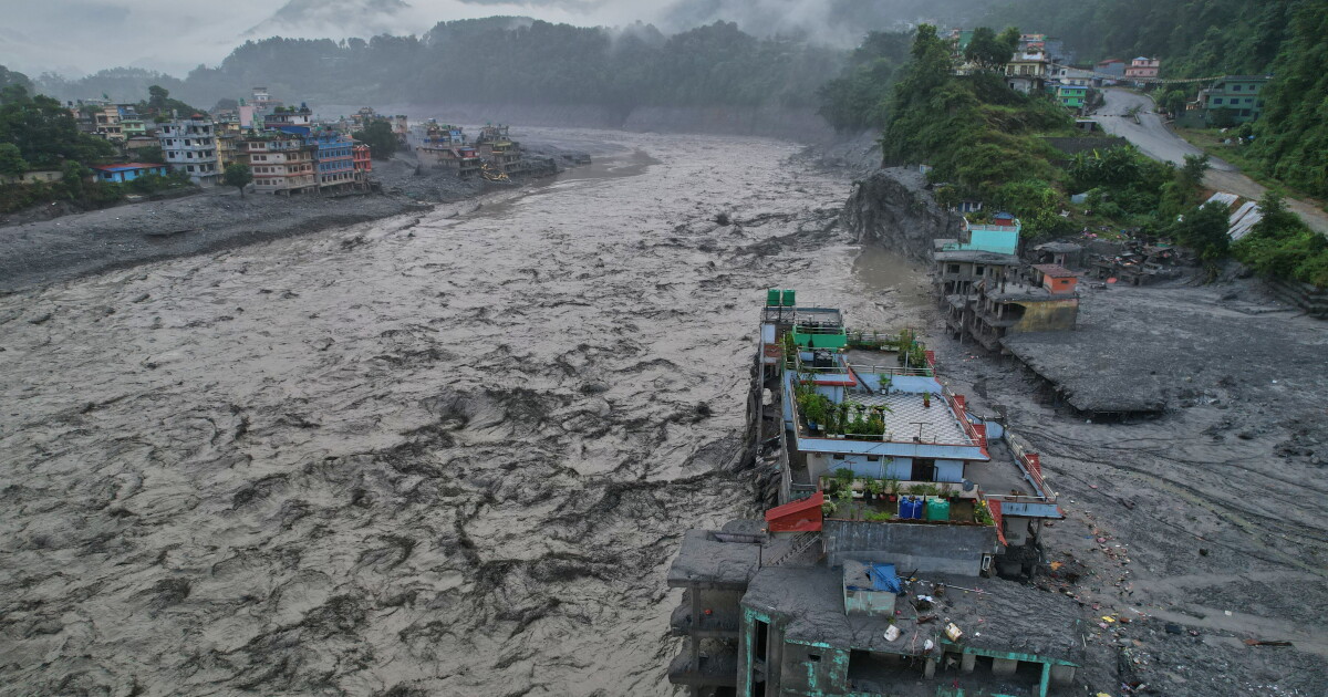 De aarzeling van Nepal om buitenlandse hulp te accepteren voor noodhulp bij overstromingen wordt onder de loep genomen