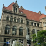 Ondernemers en bewoners wegen het voorstel voor betaald ouderschapsverlof af tijdens de hoorzitting van de Allegheny County Council