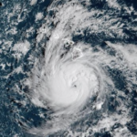 Orkaan Nolo, een zigzaggende storm, bedreigt Hawaï met overstromingen