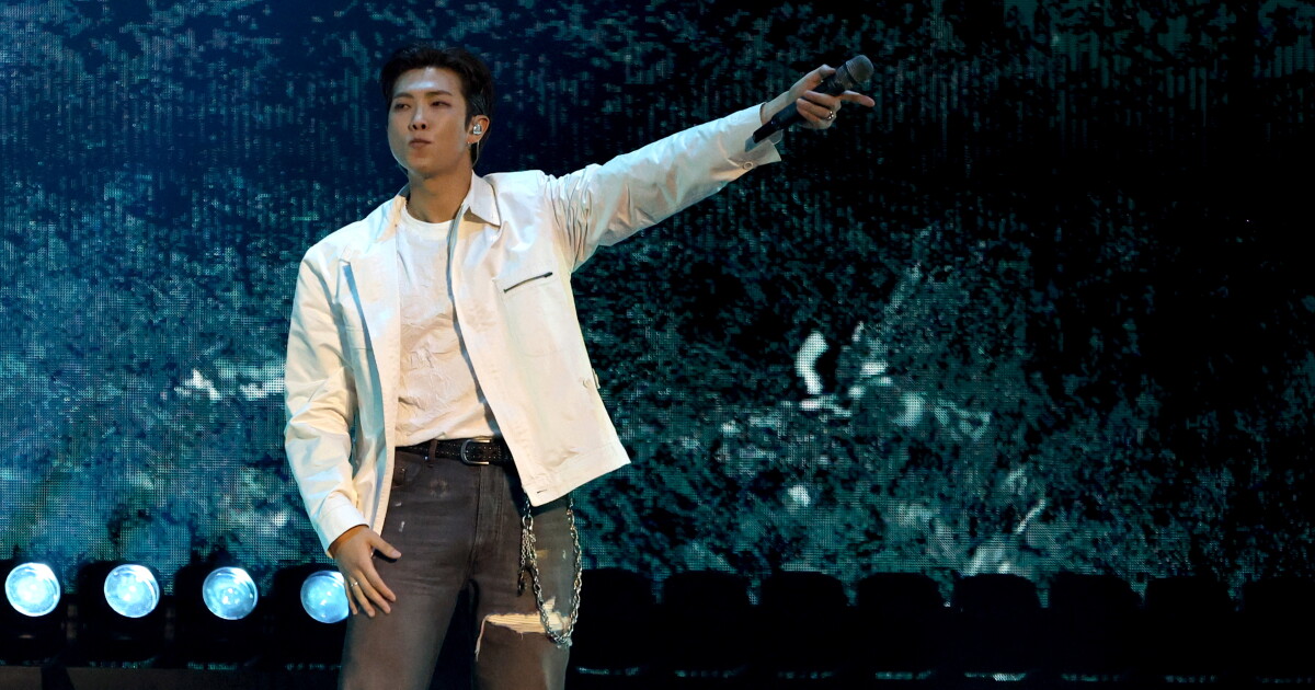 BTS-frontman RM toont zijn kunstcollectie. Fans stromen massaal toe om het te zien