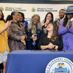 Innamorato tekent het historische beleid voor betaald ouderschapsverlof van Allegheny County