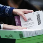 Meer dan 100 verdachte brieven zijn verzonden naar verkiezingsfunctionarissen in het hele land, waaronder Pa.
