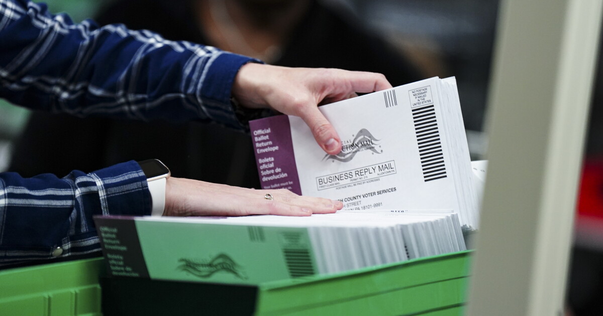 Meer dan 100 verdachte brieven zijn verzonden naar verkiezingsfunctionarissen in het hele land, waaronder Pa.
