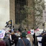 Nu de tussentijdse verkiezingen in aantocht zijn, spoort het 'No Kings'-evenement in Pittsburgh de kiezers aan om te komen