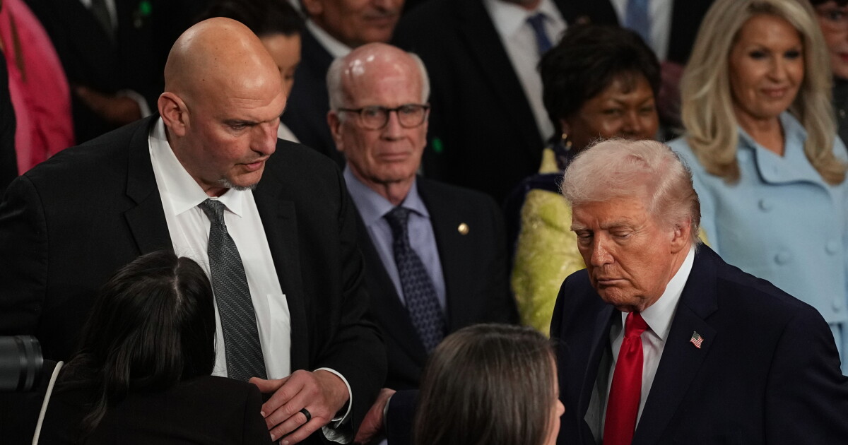 Trump dringt er bij senator Fetterman van Pa. op aan om van partij te wisselen en Republikein te worden
