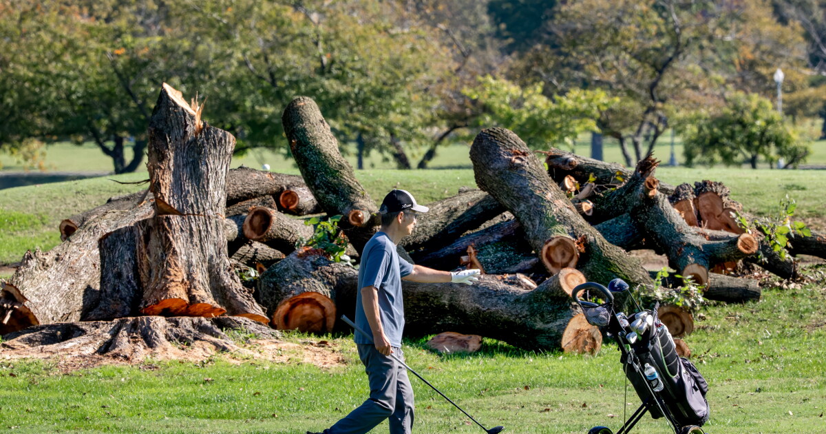 Trump gaat golfbaan DC sluiten en renoveren, ondanks juridische strijd